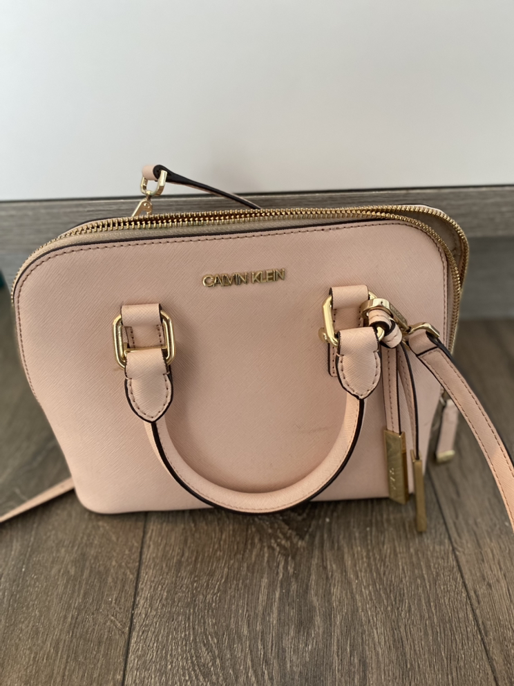 Calvin Klein bag image indicator(2)