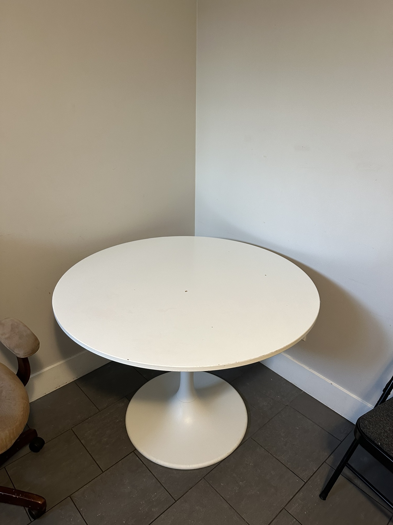 White table image indicator(2)