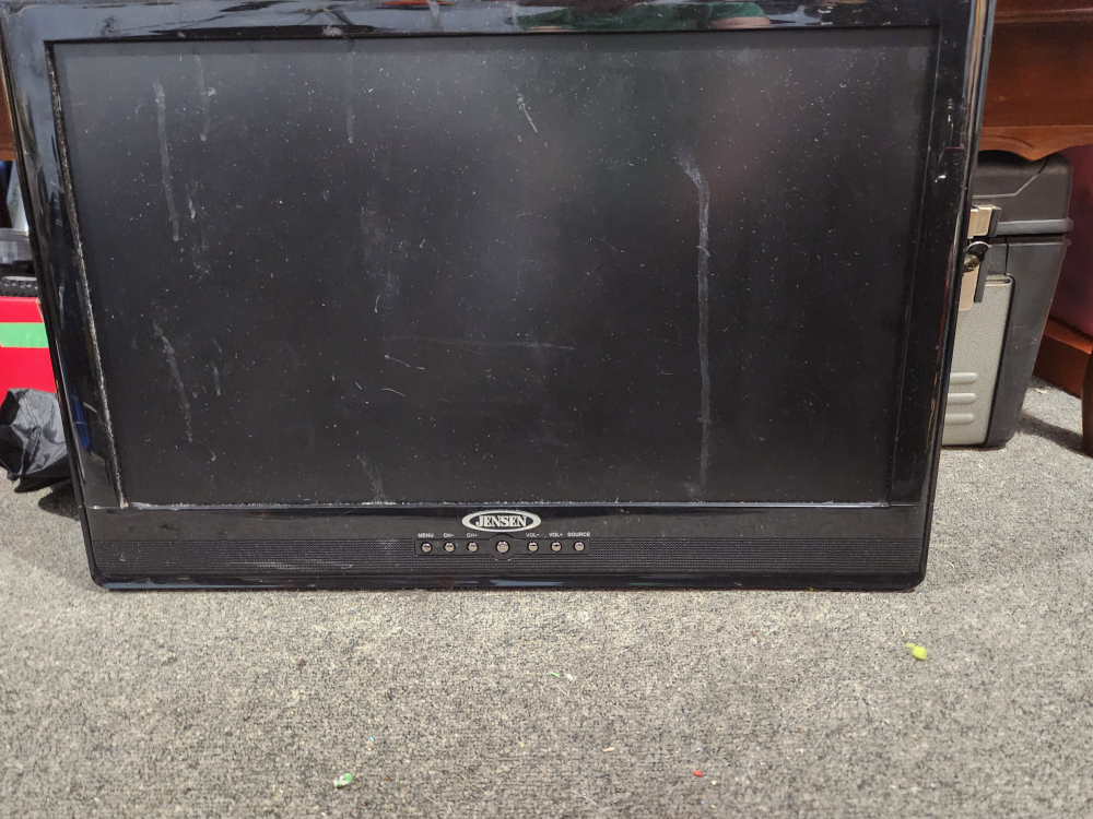 24" flatscreen with mount