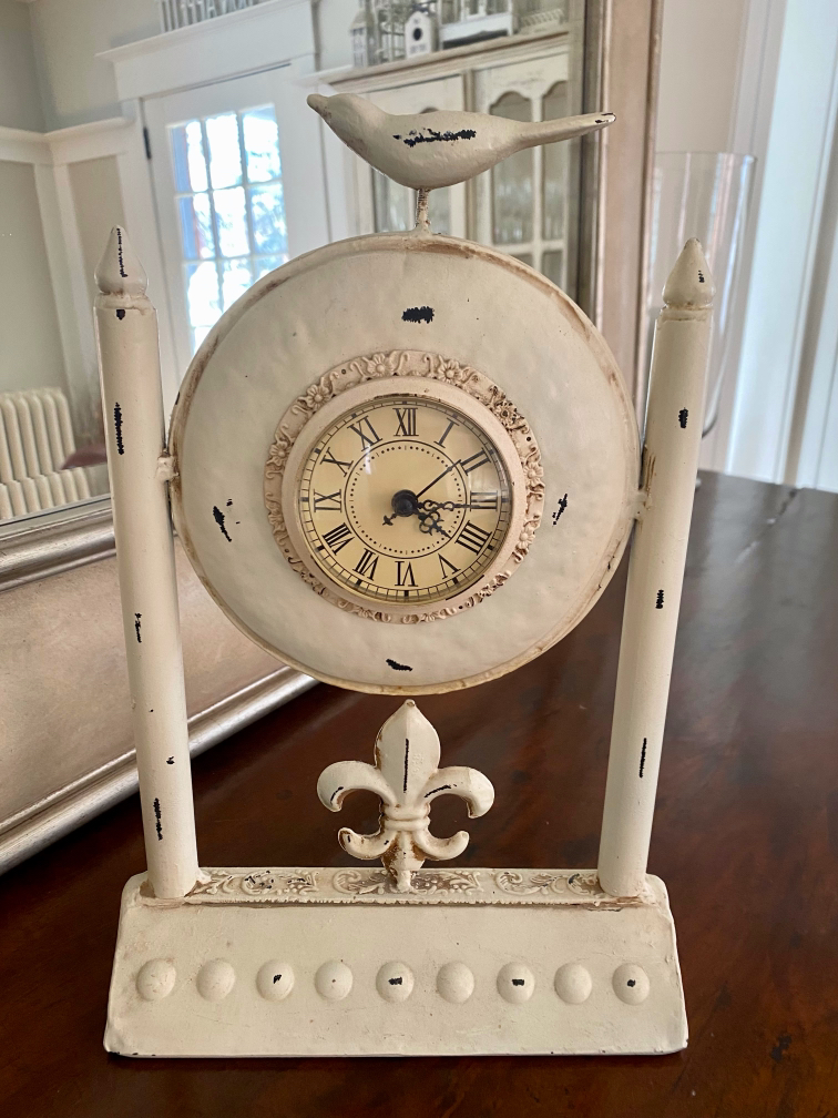 ⭐️NEW Gorgeous distressed French hair and decor Bird clock⭐️ image indicator(4)