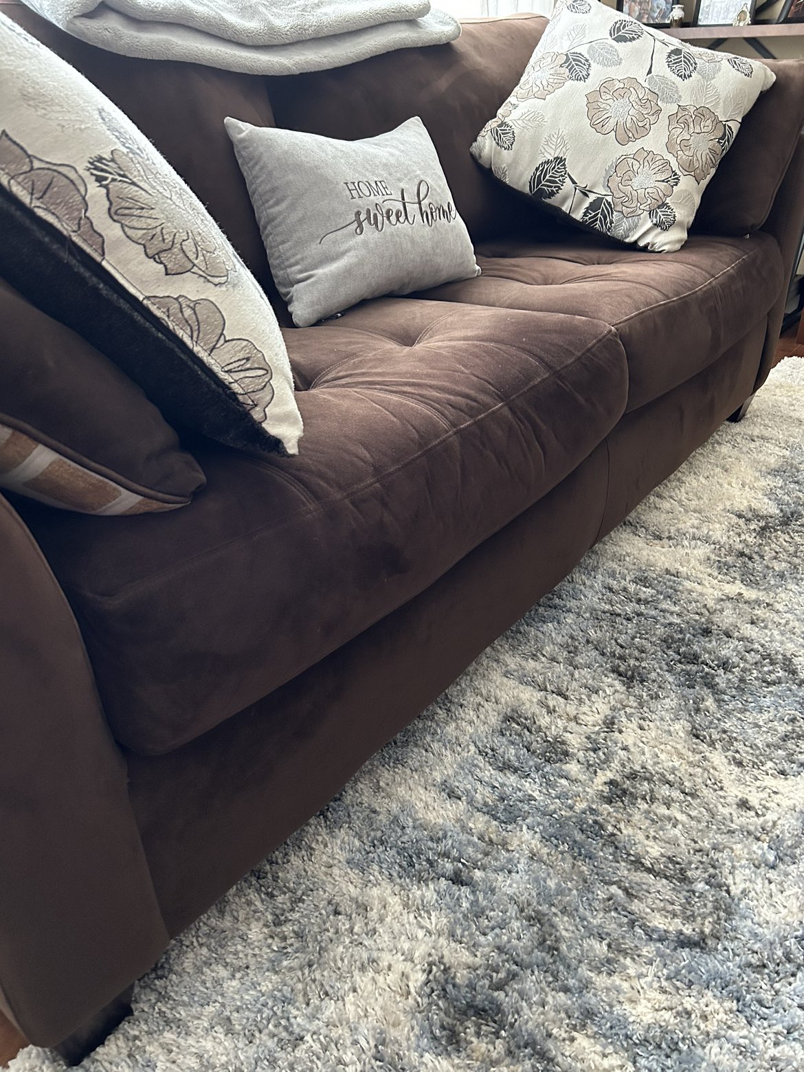 Couch and matching chairs - photo 2