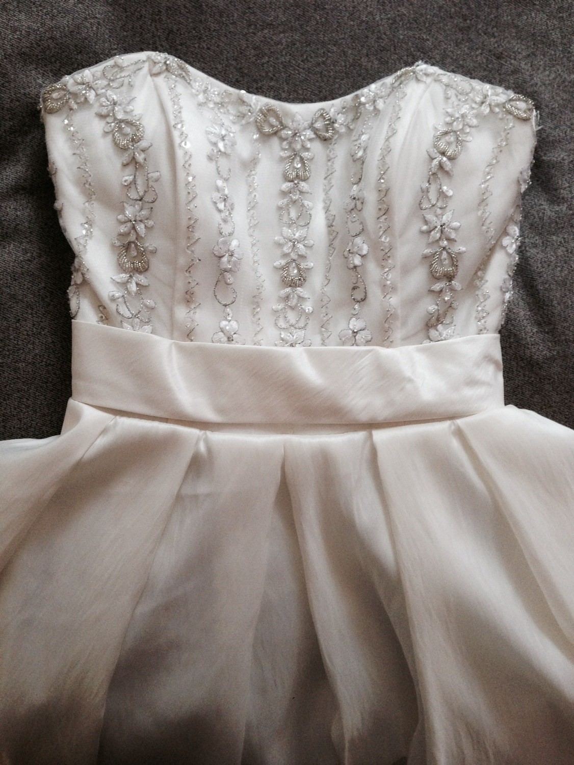 XS teacup wedding dress image indicator(4)