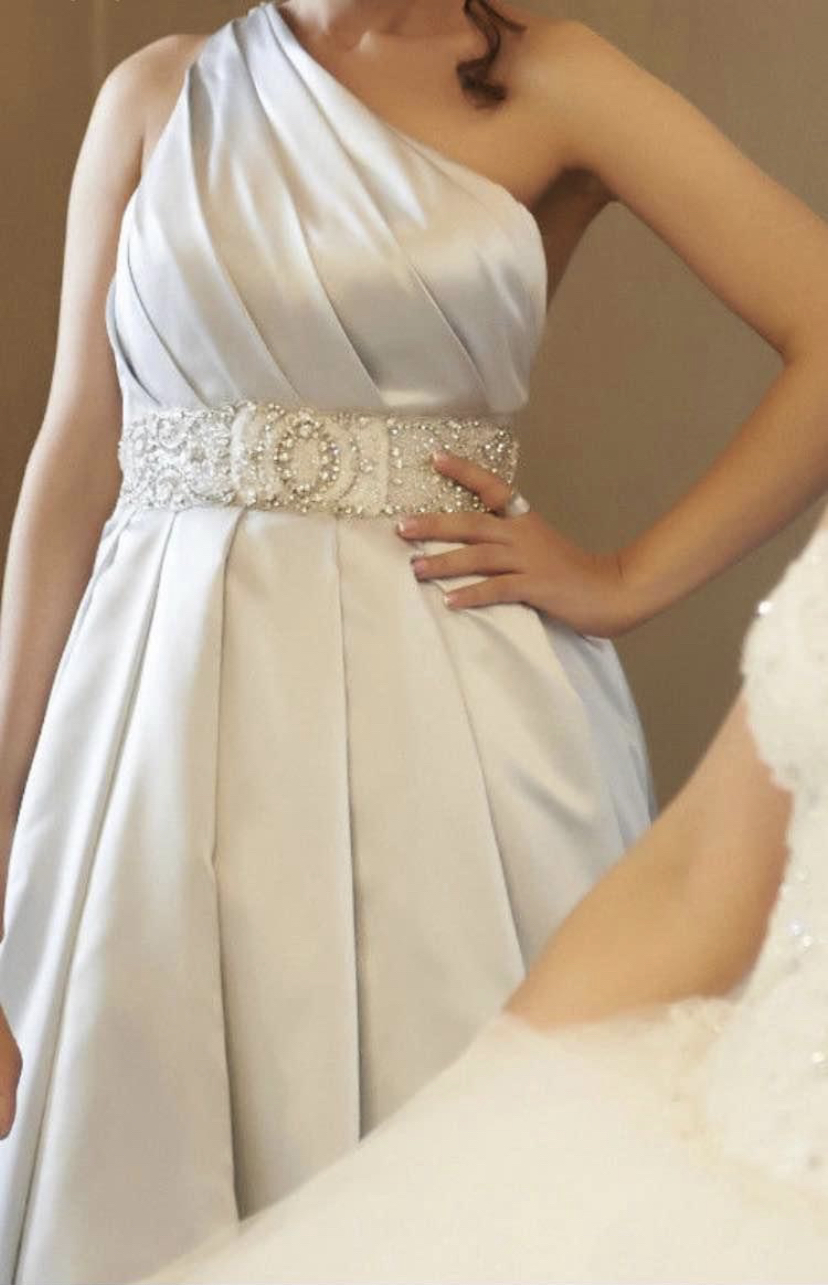 Gorgeous long train dress purchased from ethos for $1500 - photo 4
