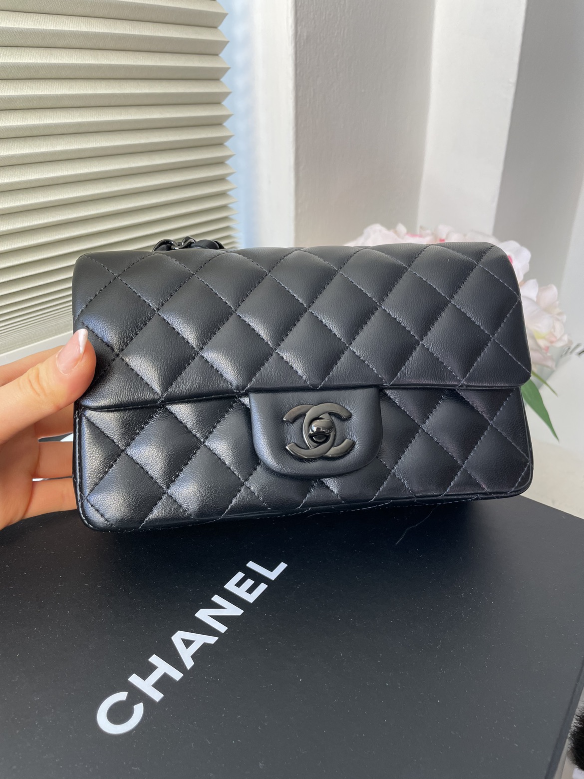 Chanel so black classic flap mini rectangle bag - photo 4