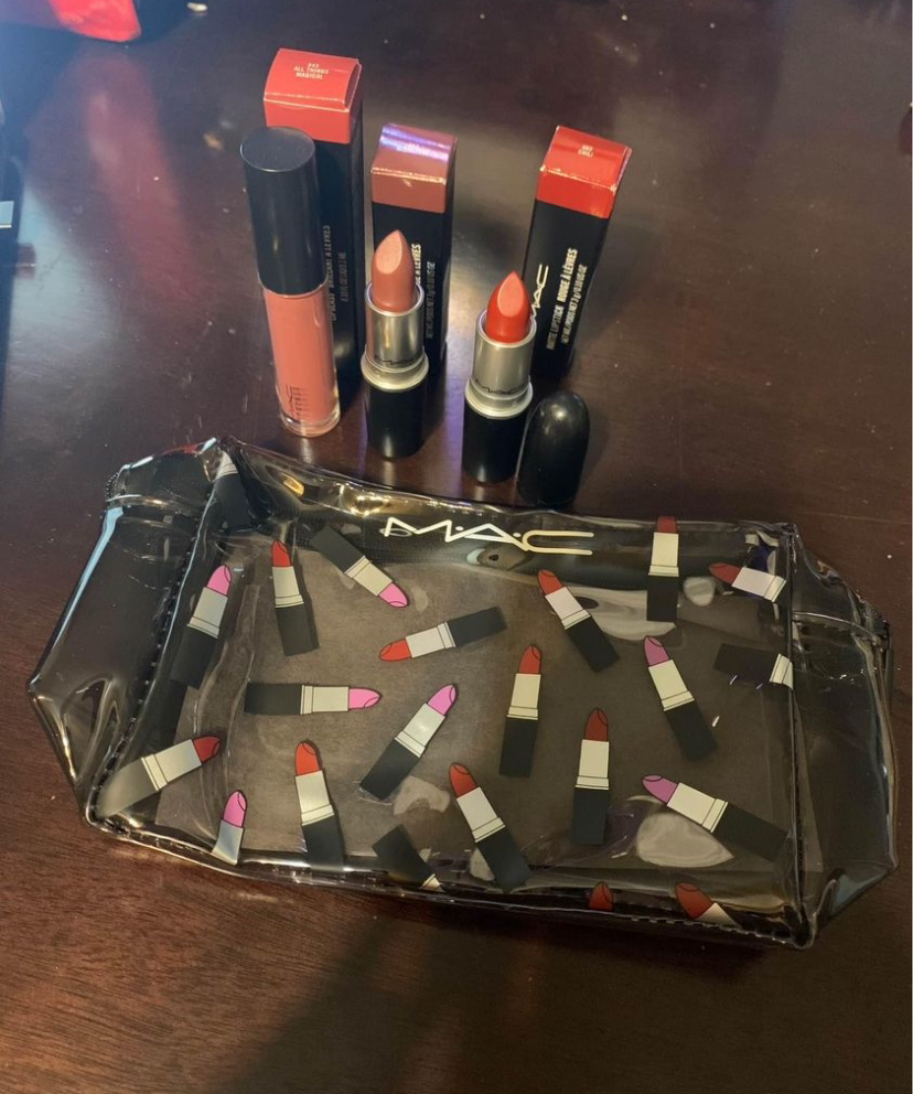M•A•C Lipsticks, Lipgloss & Makeup Bag (Full sizes) image indicator(2)