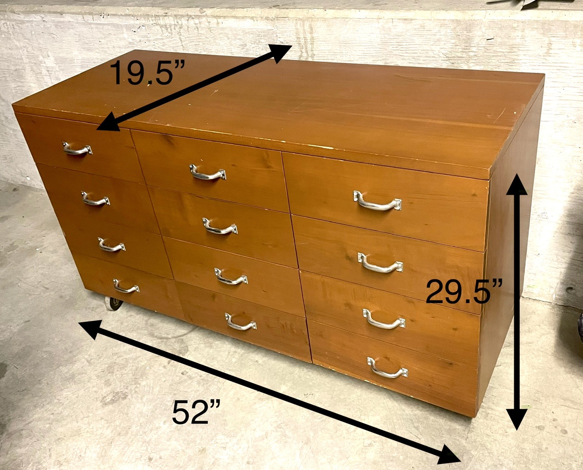 Adopt me: Large Chest of Drawers