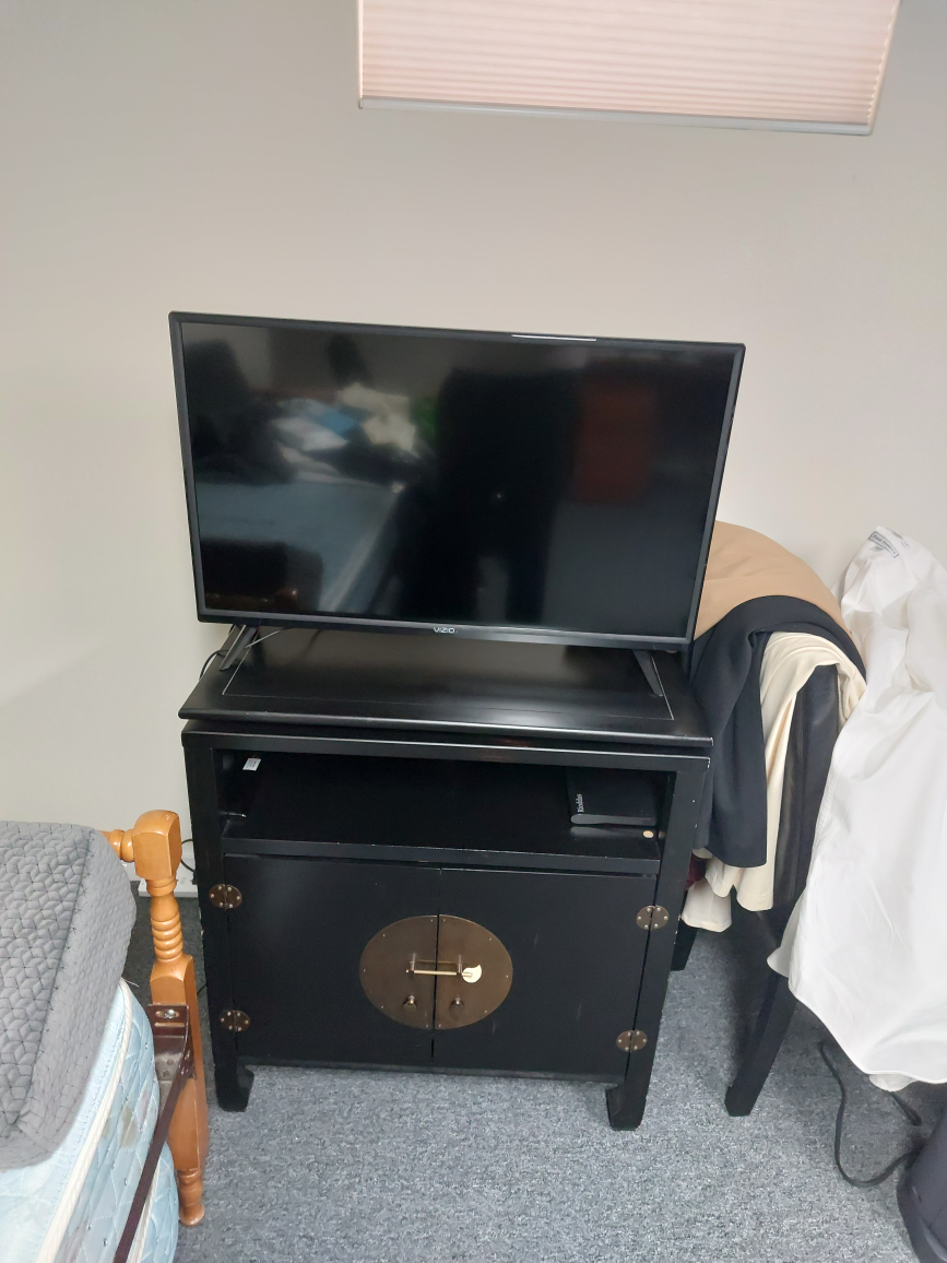 Vizio 32inch smart tv - photo 2