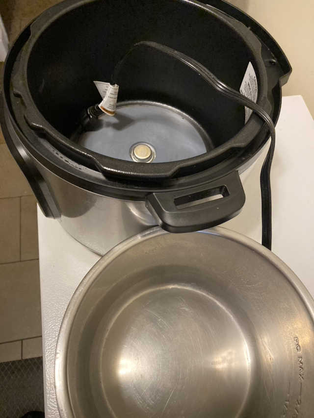 8 Quart Instant Pot Duo! - photo 5