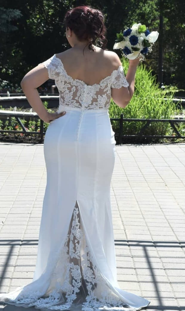 white wedding dress 2019 image indicator(2)