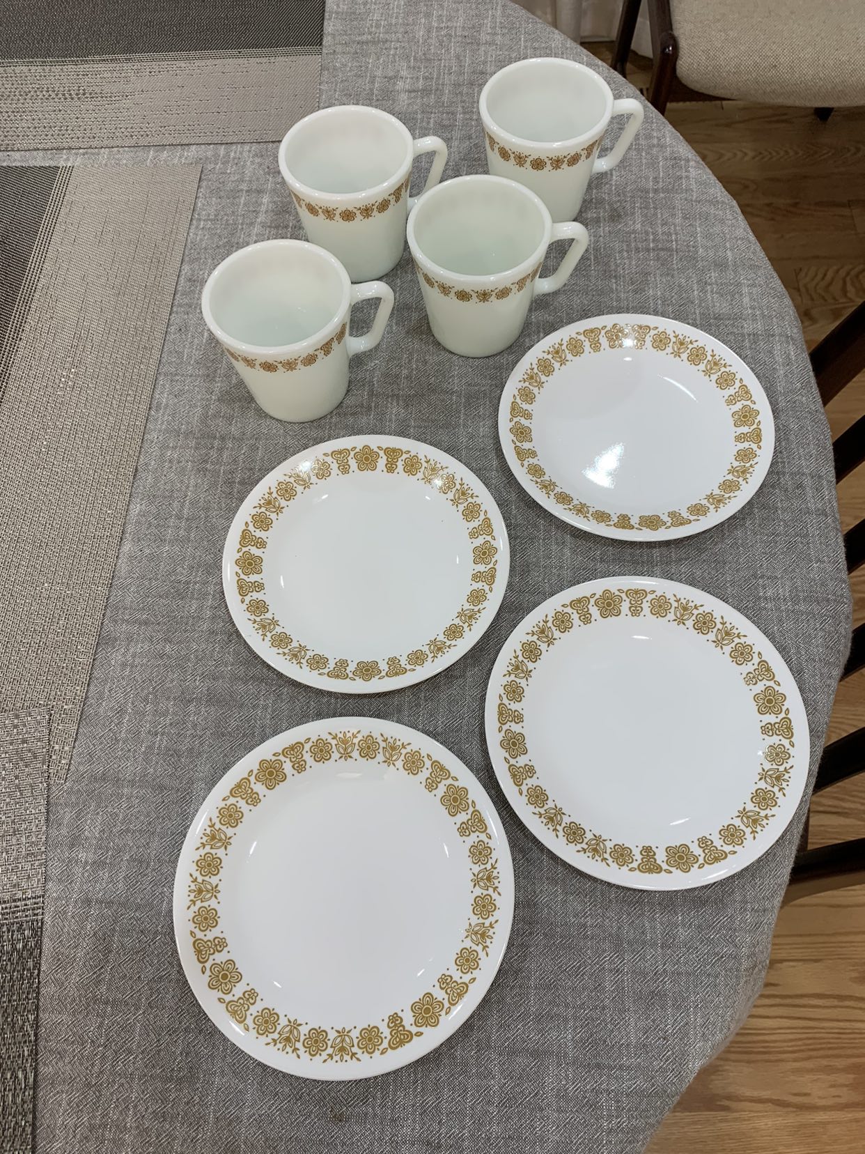 4 Pyrex Gold Butterfly Mugs & Small Plates image indicator(2)