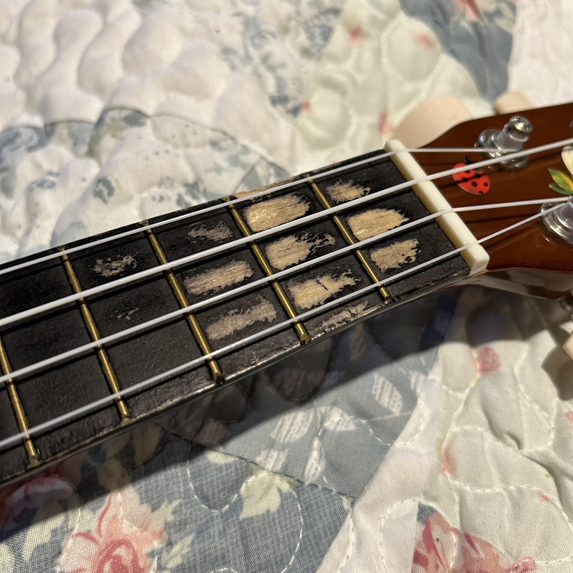 Small ukulele image indicator(3)