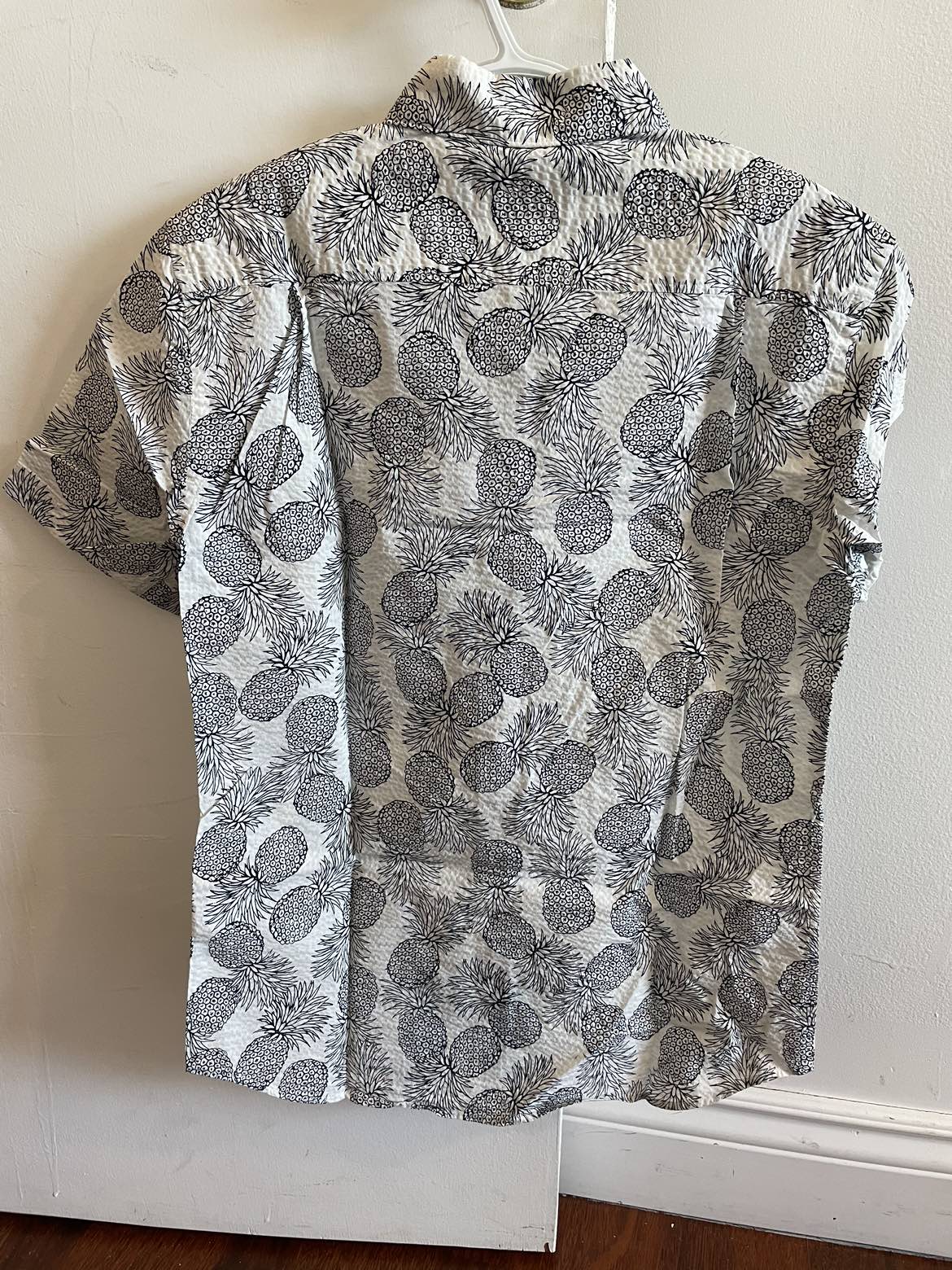 Pineapple shirt image indicator(4)