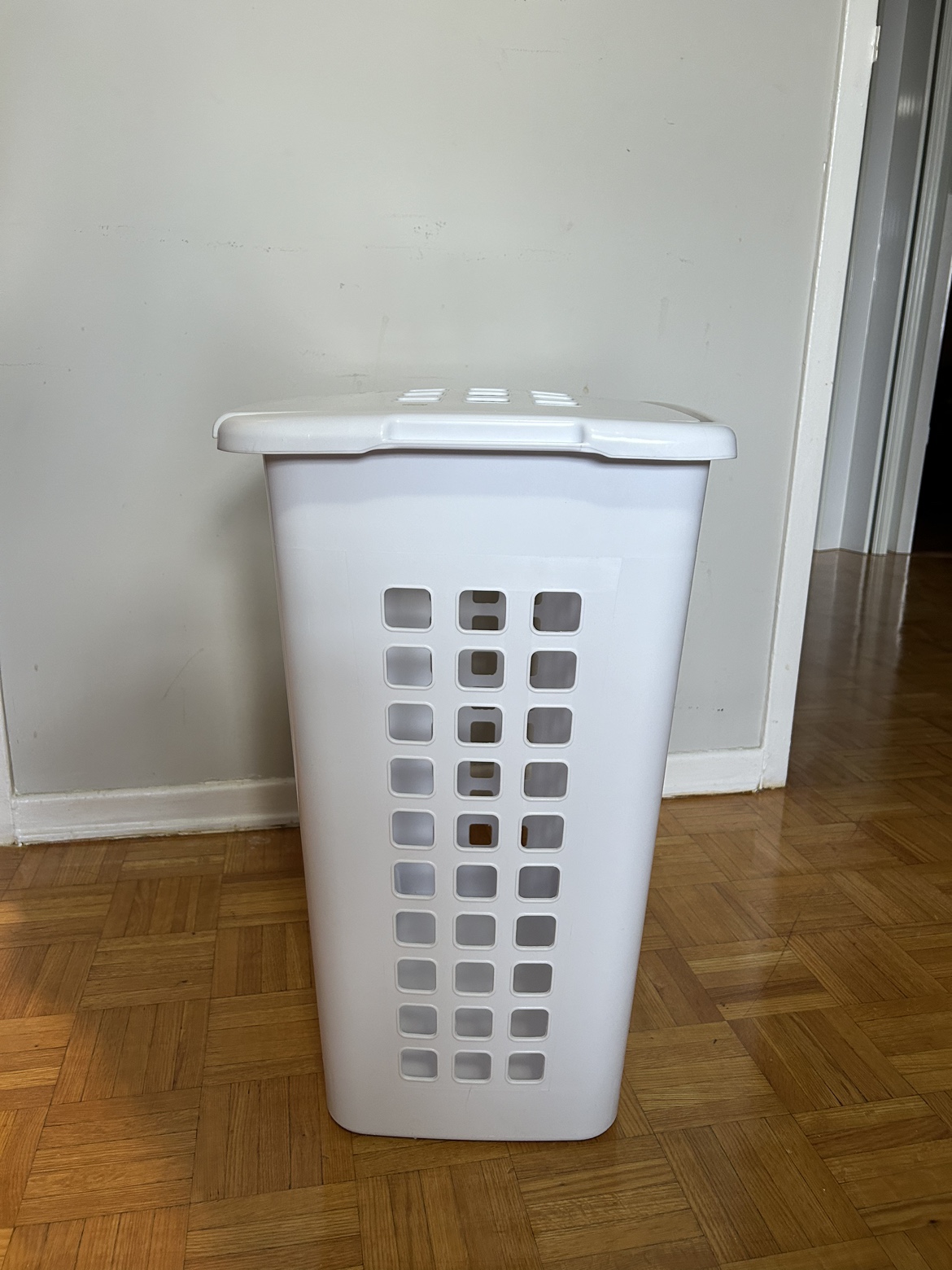 Sterilite Laundry Basket image indicator(3)