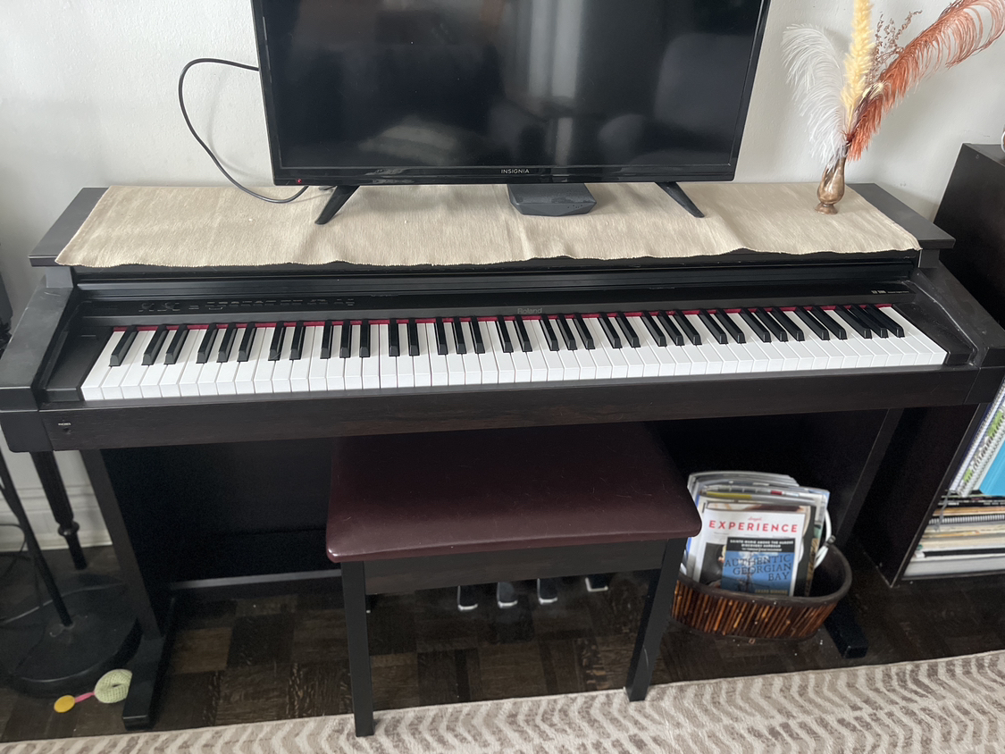 Digital piano- Roland HP 1800
