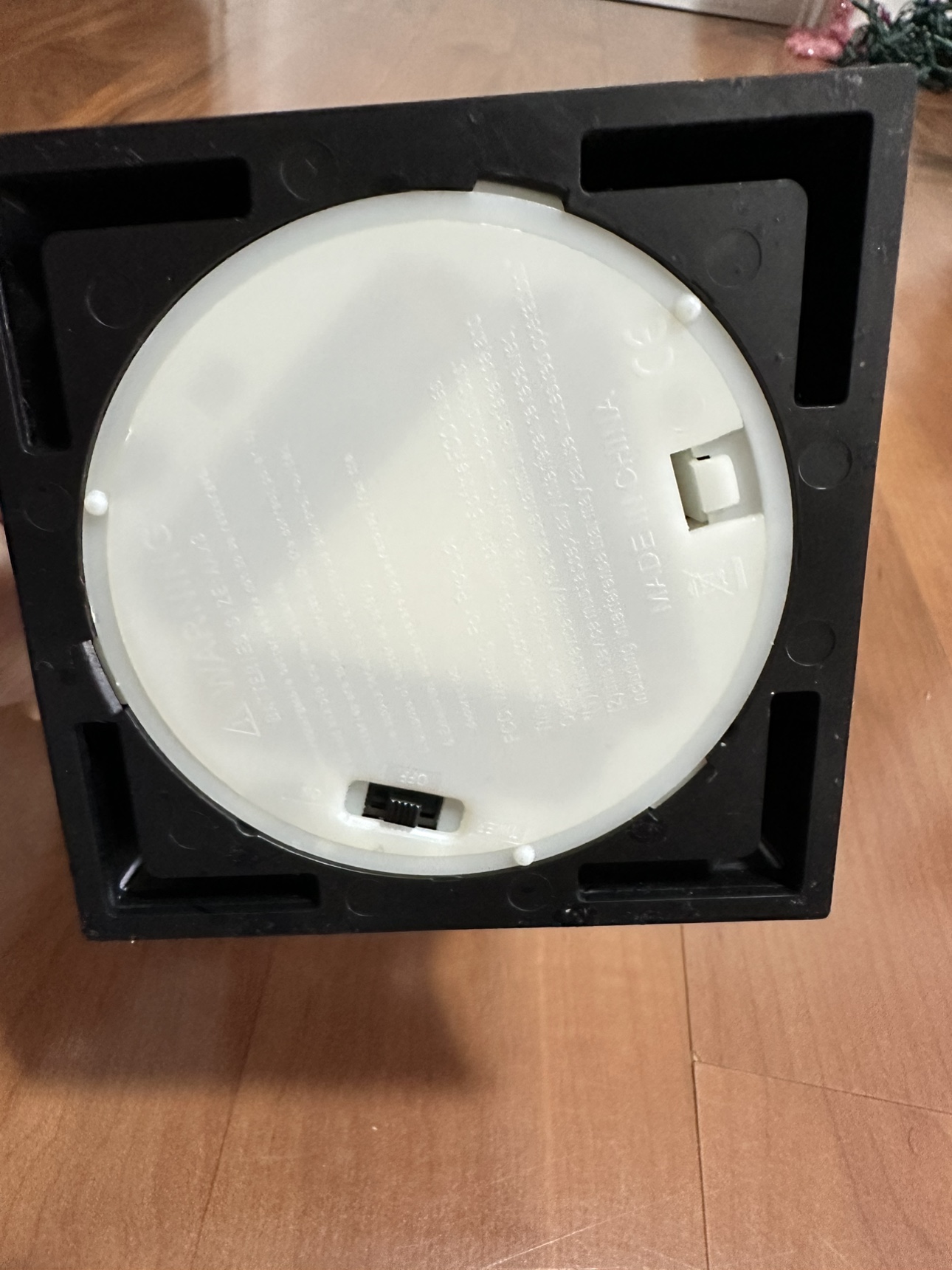 Christmas cardinal snow globe image indicator(4)