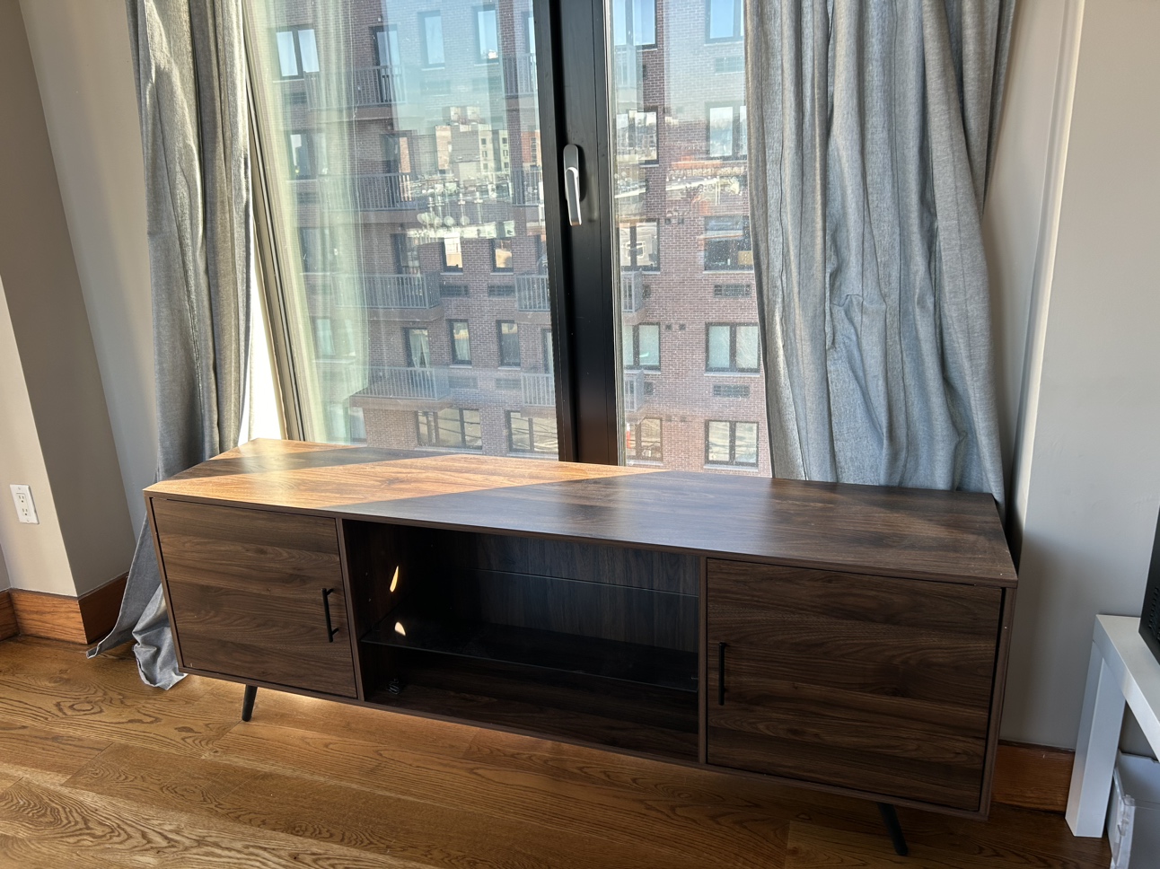 Moving sale: TV stand - photo 2