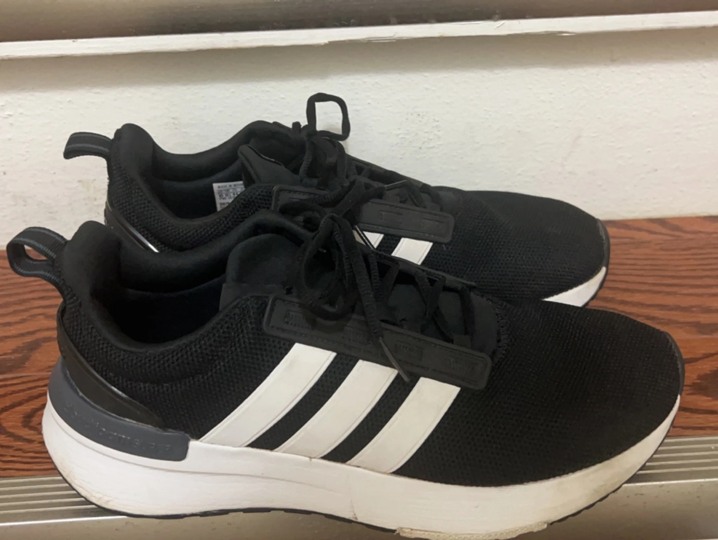 Adidas Original Men’s shoes image indicator(2)