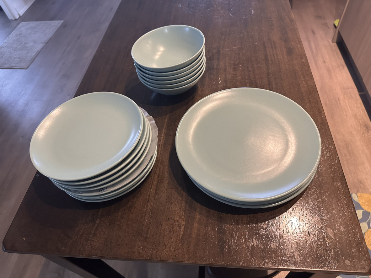 19-piece dinnerware set, matte light turquoise thumbnail