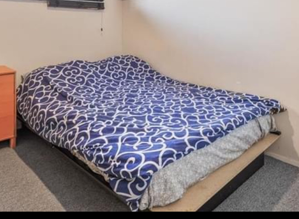 QUEEN SIZE, CONTEMPORARY PLATFORM BED thumbnail