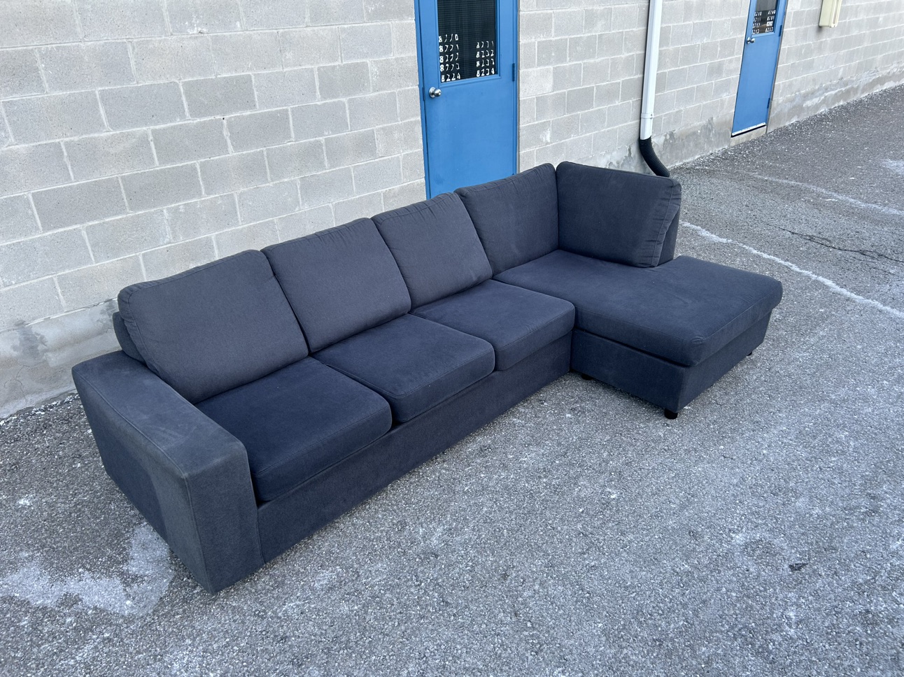 FREE DELIVERY• BLUE THE BRICK SECTIONAL COUCH / SOFA w/ CHAISE - photo 3