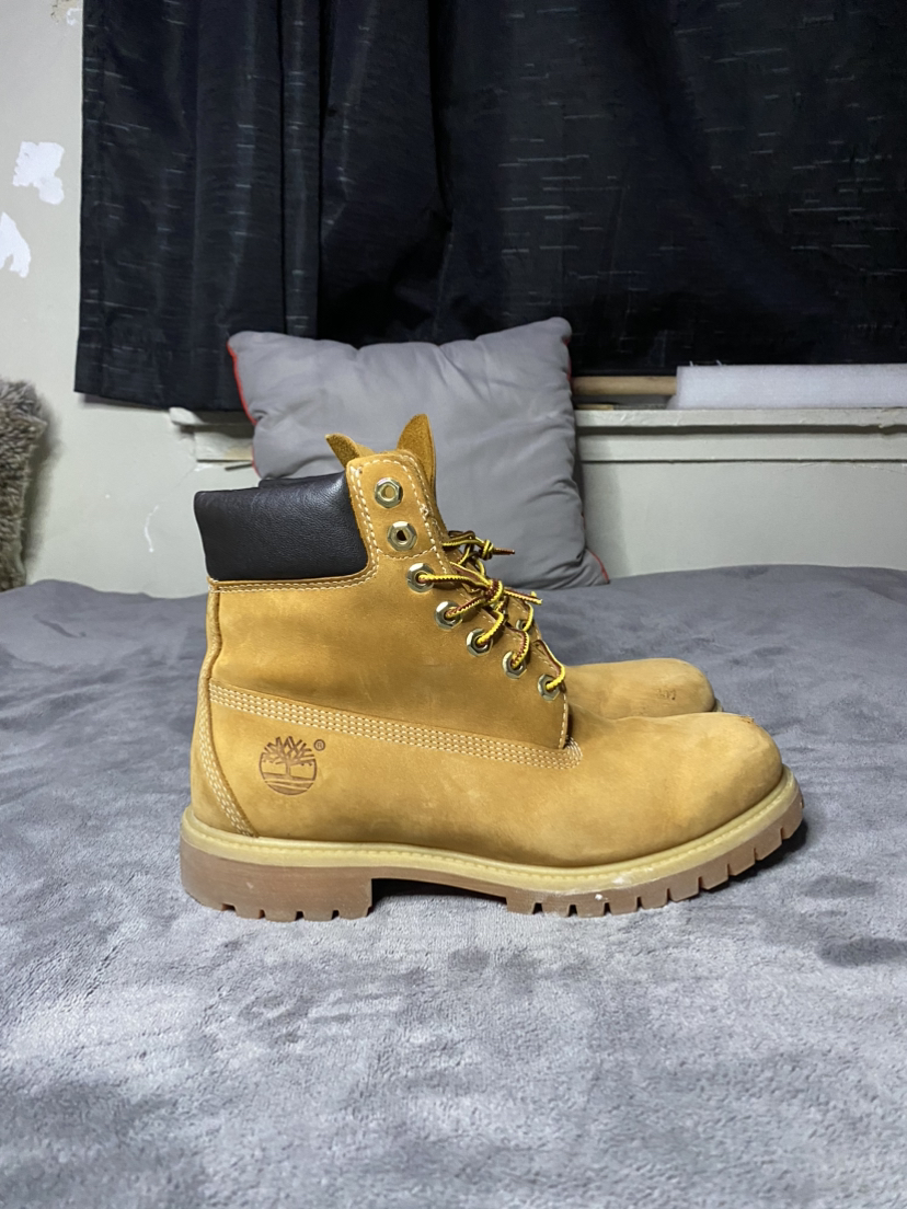 Timberland boots ( Biege ) Size 8 Mens