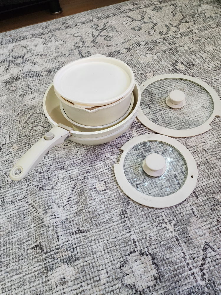 free cookware set for students barely used - photo 2