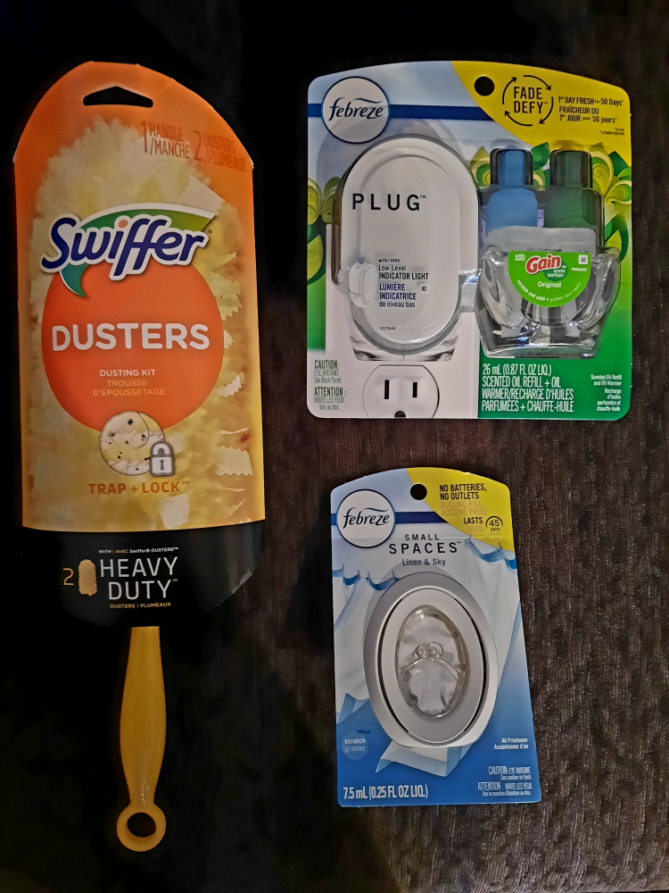 New duster handle, 2 dusters and 2 air fresheners
