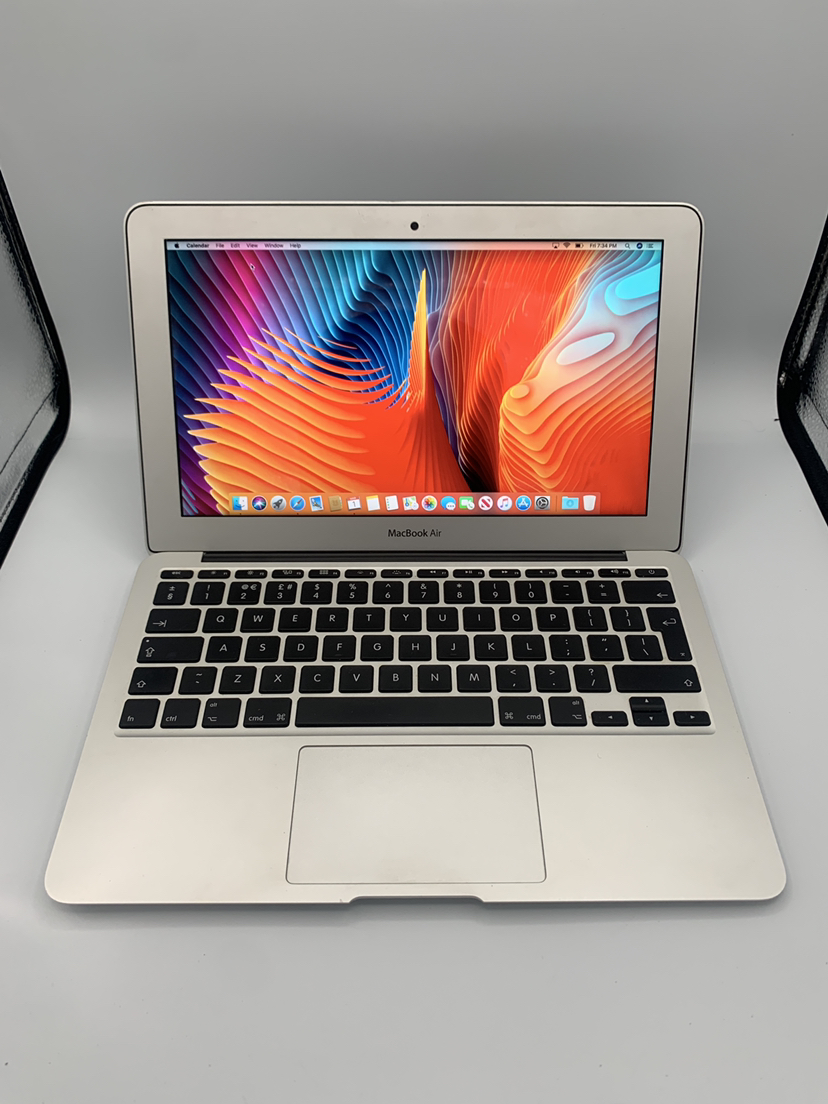 MacBook Air 11” 1.4GHz i5 4GB RAM 128GB SSD thumbnail