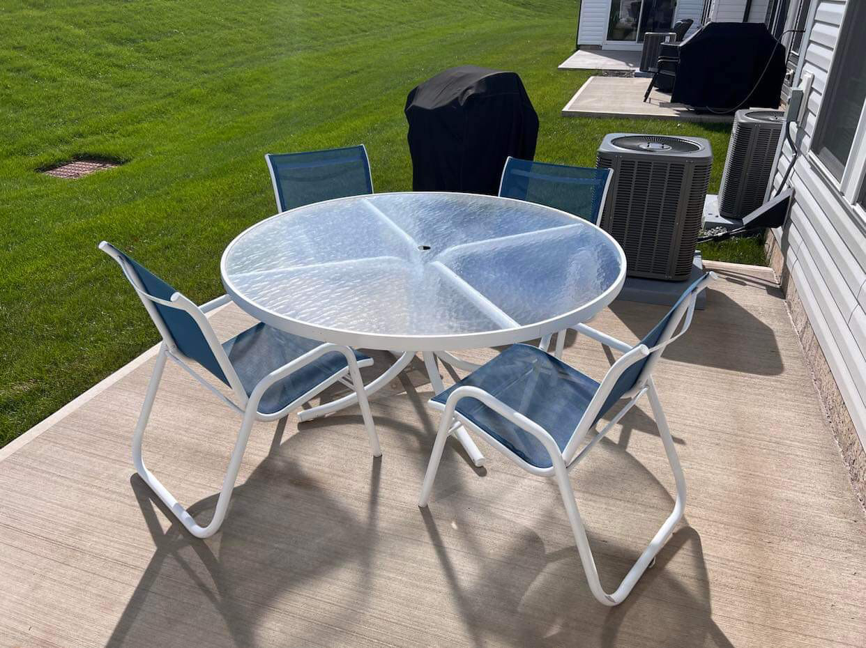 Glass table with 4 chair