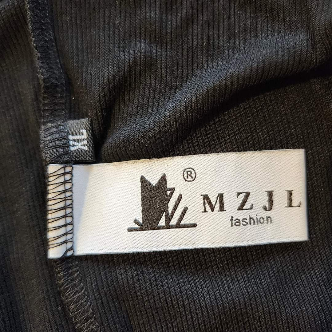 MZJL  Black Turtleneck with White Graphic Stripes. #M image indicator(2)