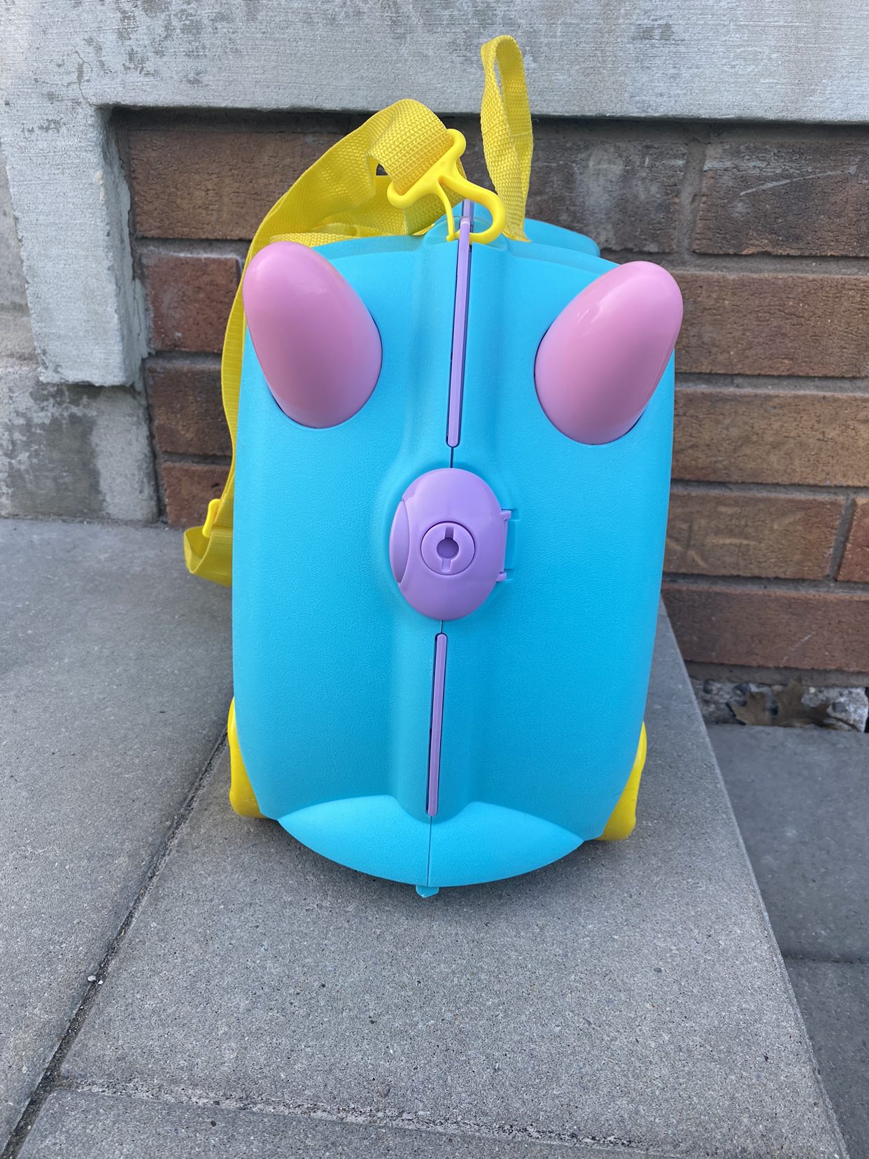 Cute Clean Excellent Condition UNICORN Trunki - photo 2