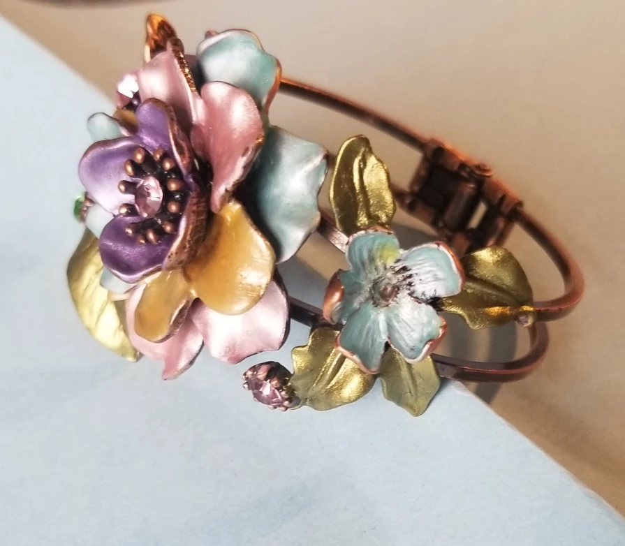 Women's Flower Bracelet - photo 4