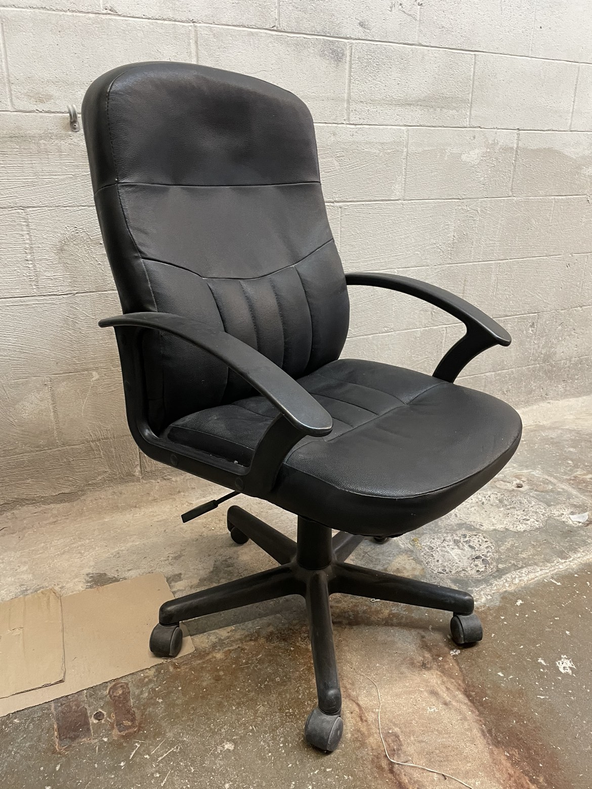 Leather executive office chair