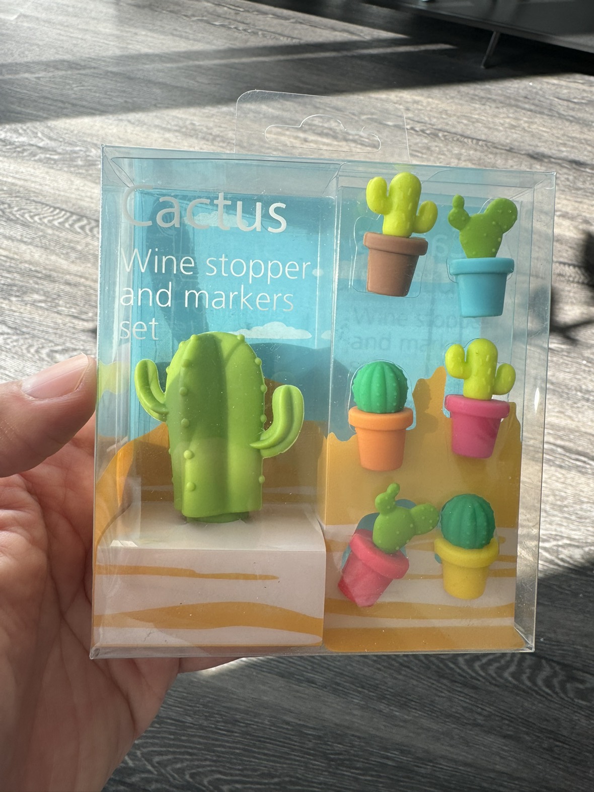 Cactus wine stopper and markers 7-piece set.