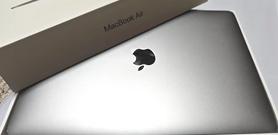 MacBook Air (Retina, 13-inch, 2018) 16G RAM / 512 GB SSD