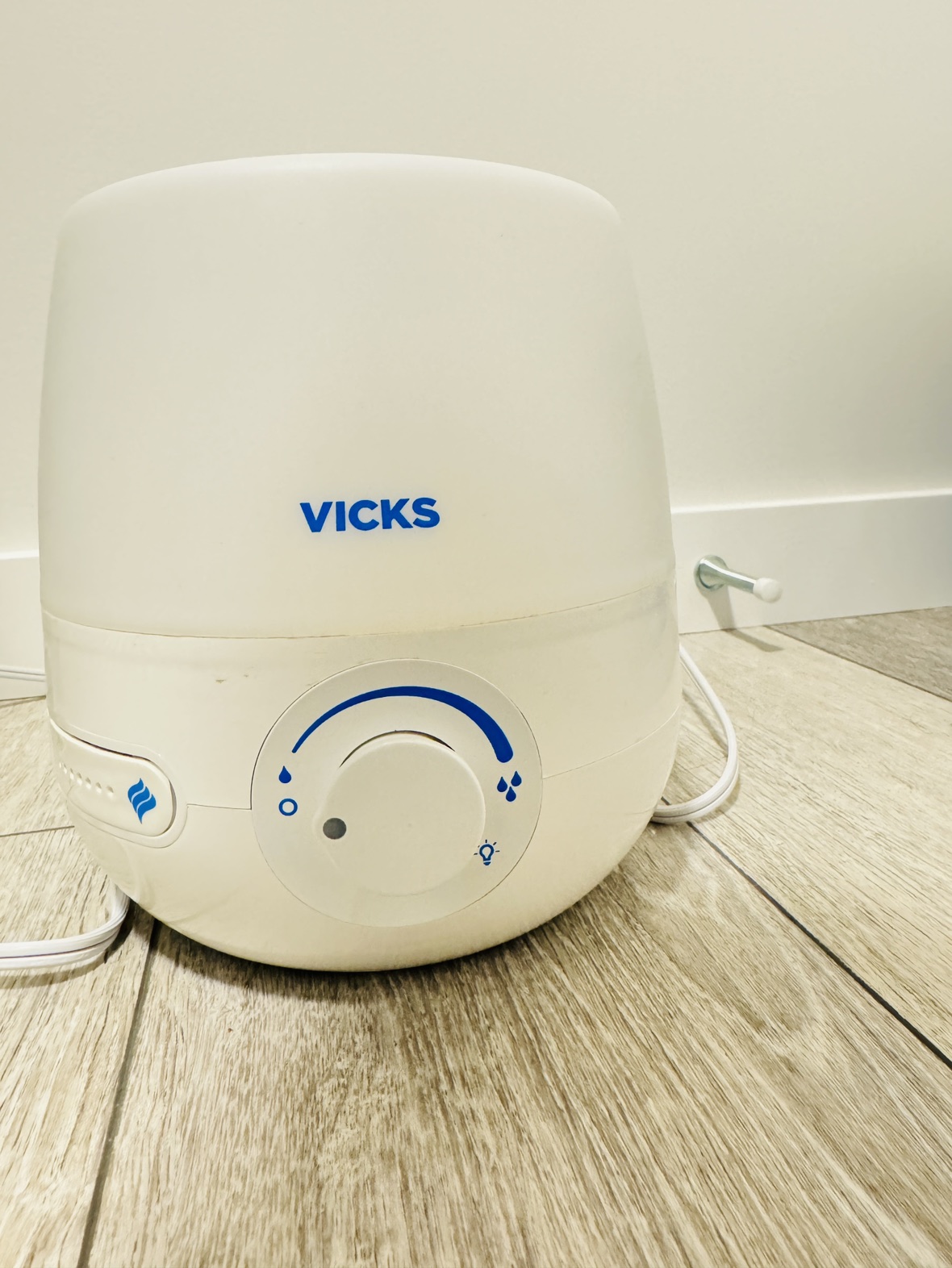 Vicks Cool Mist Humidifier with Night Light - photo 4