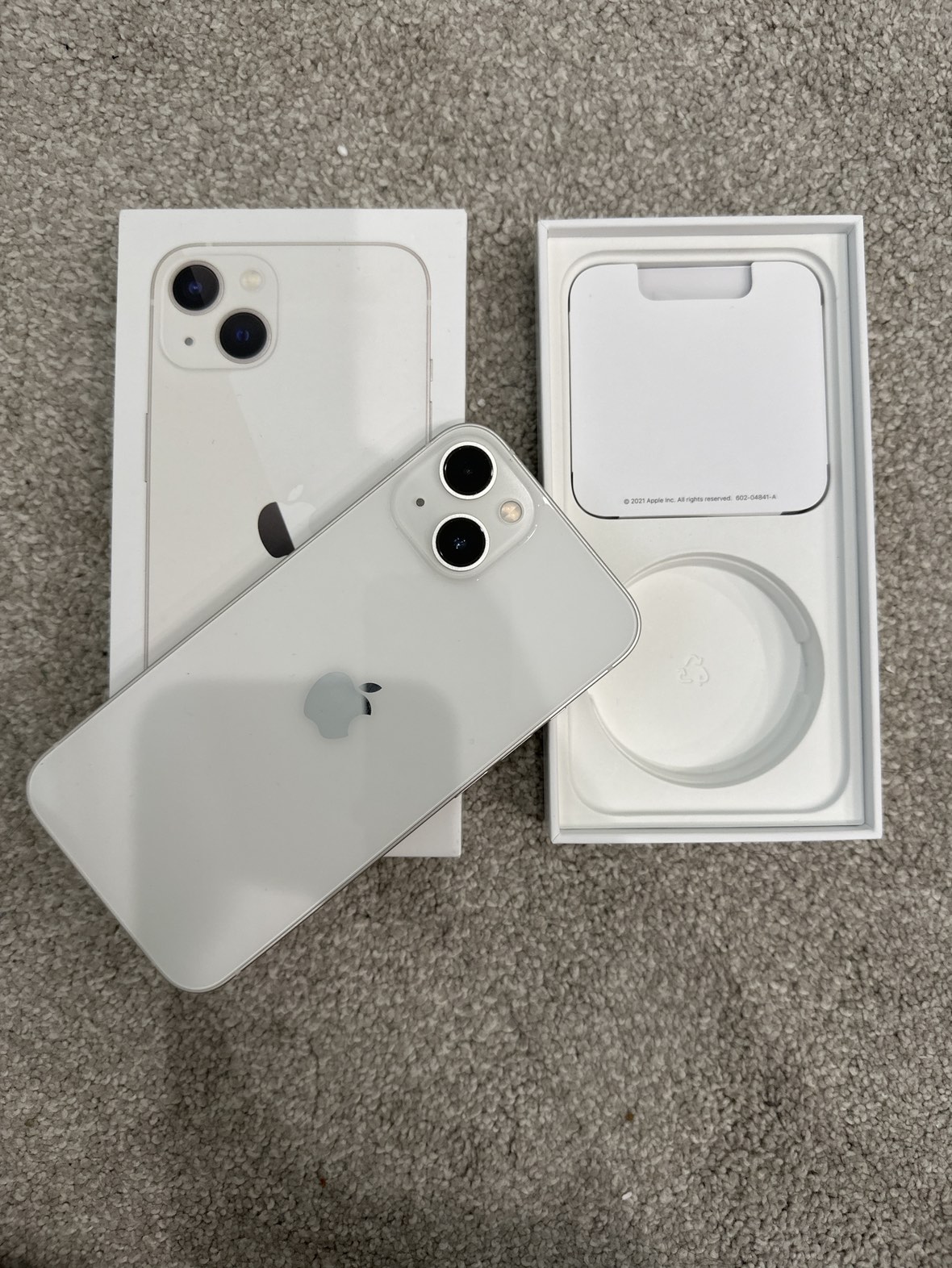 iPhone 13 white thumbnail
