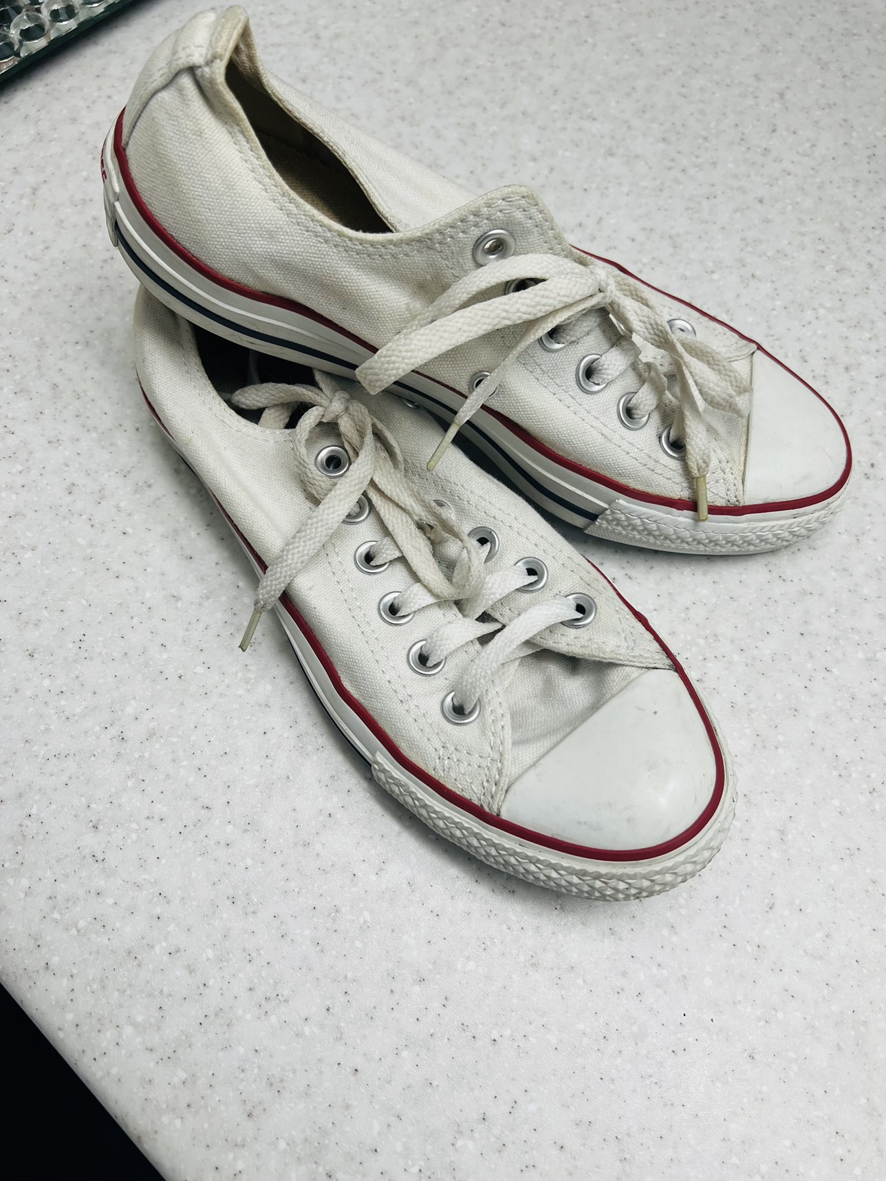 Women’s white  Converse shoe image indicator(4)