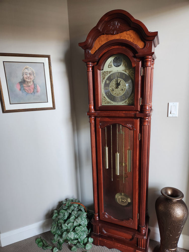 Small Grandmother Clock thumbnail