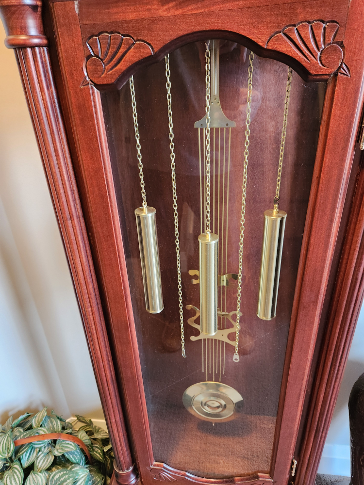 Small Grandmother Clock image indicator(3)