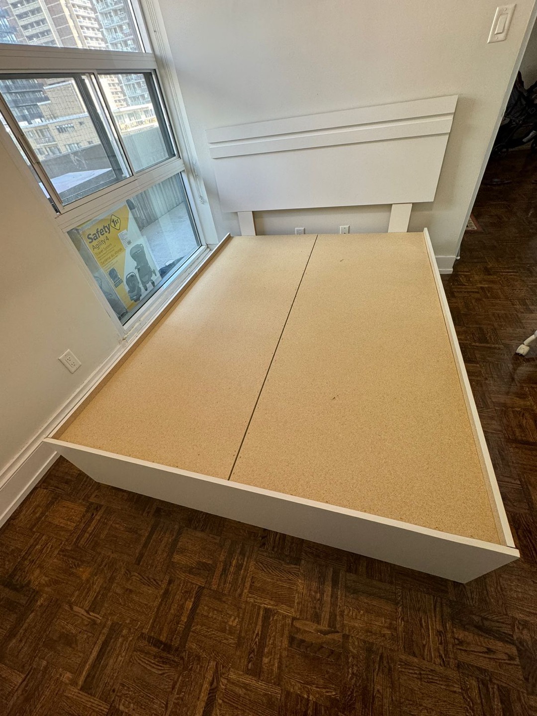 Queen size bed - photo 3