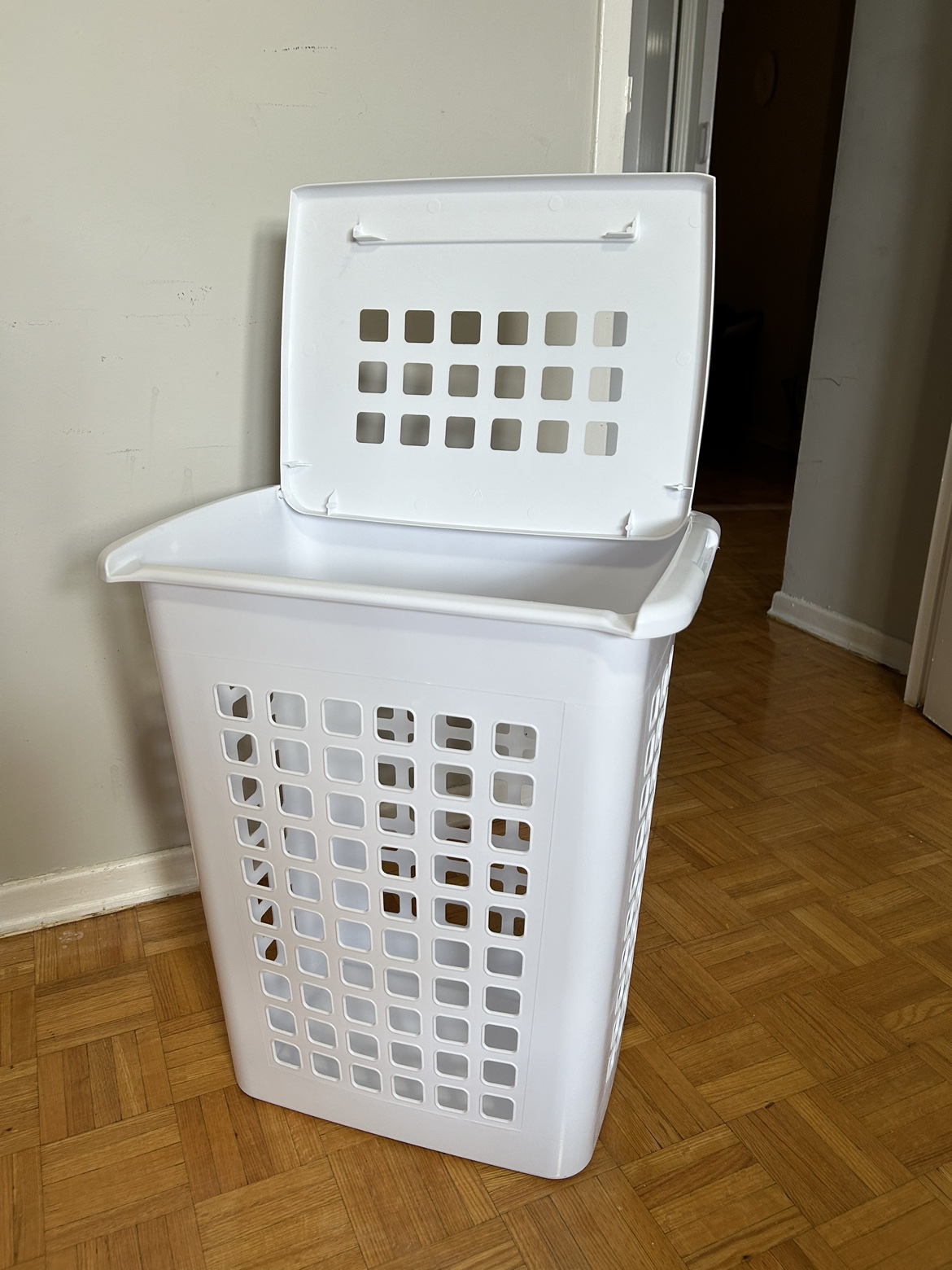 Sterilite Laundry Basket image indicator(2)