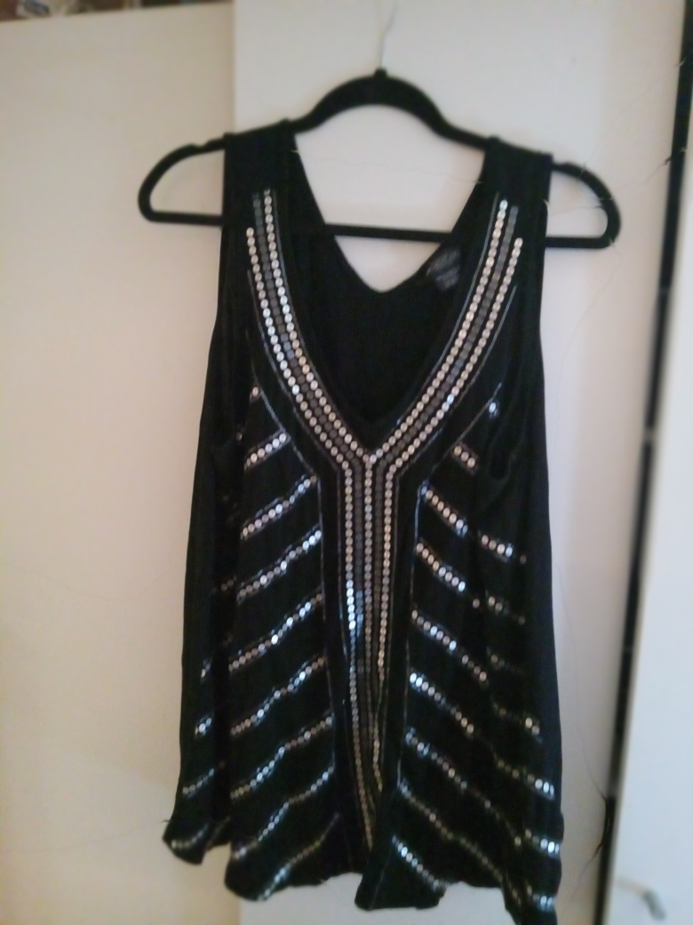 Black tank top 3x