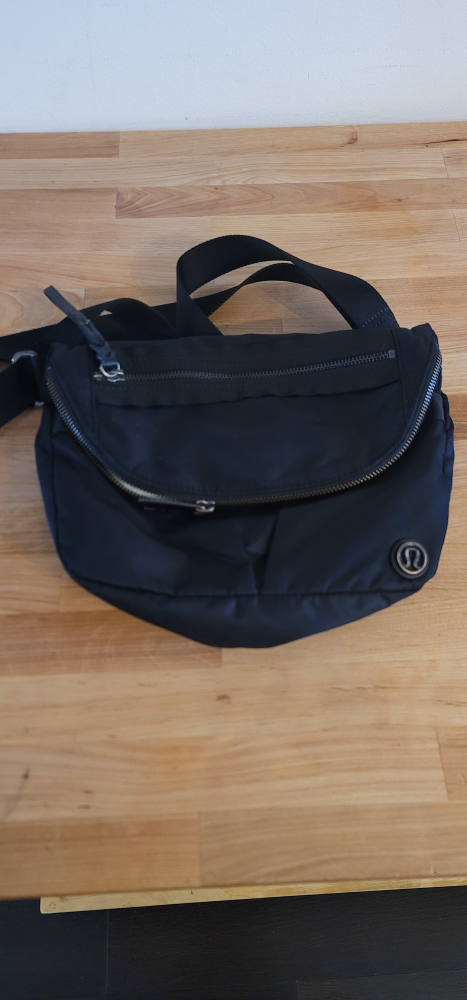 Lululemon bag, 2L