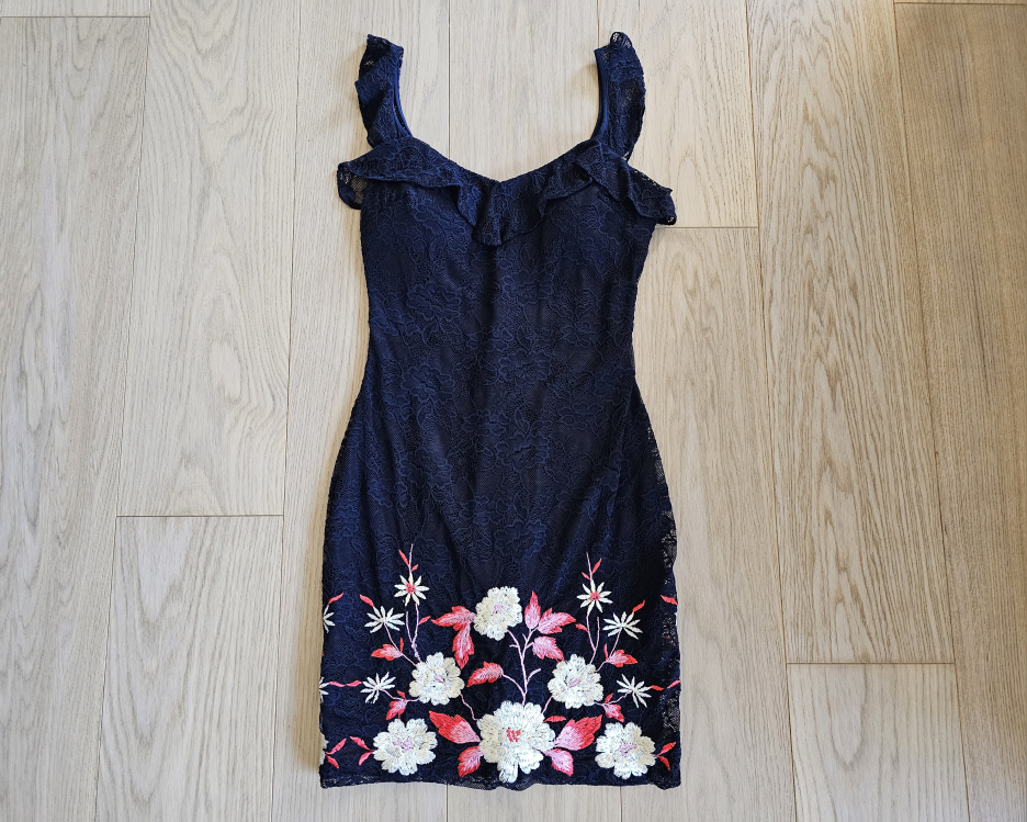 NEW Guess dress (size 4) thumbnail