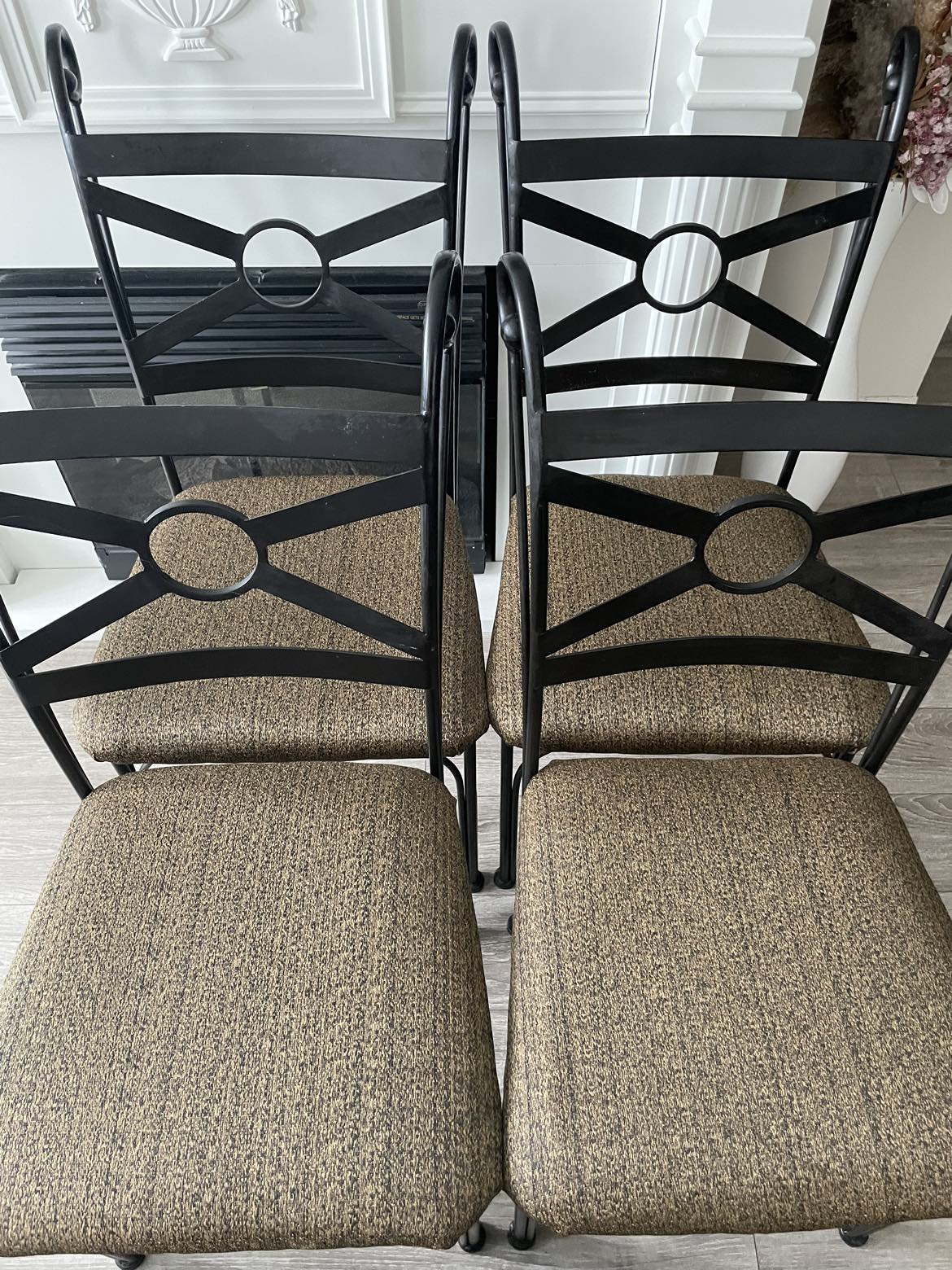 Dining chairs 4x image indicator(2)