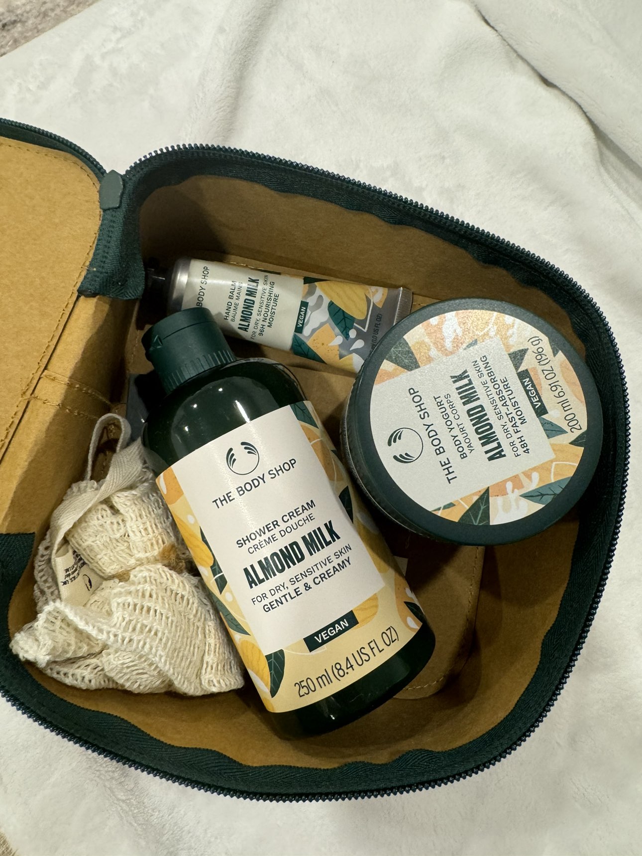 Body Shop Almond Milk Set - photo 2