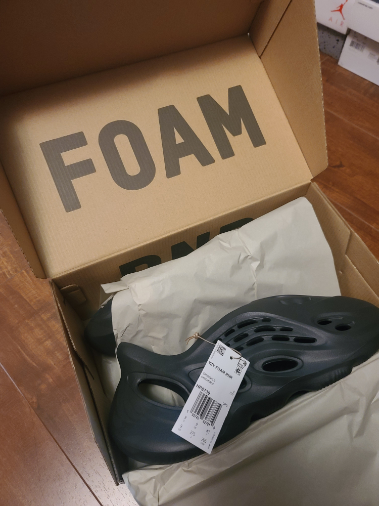 Yeezy Foam Runner Onyx thumbnail