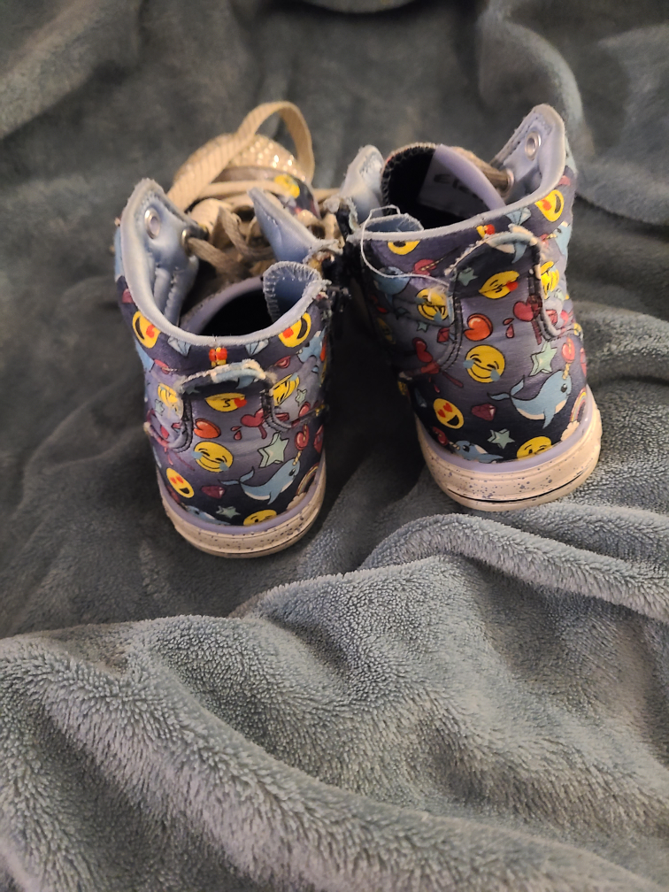 girl's Kids shoes 3 pairs image indicator(8)