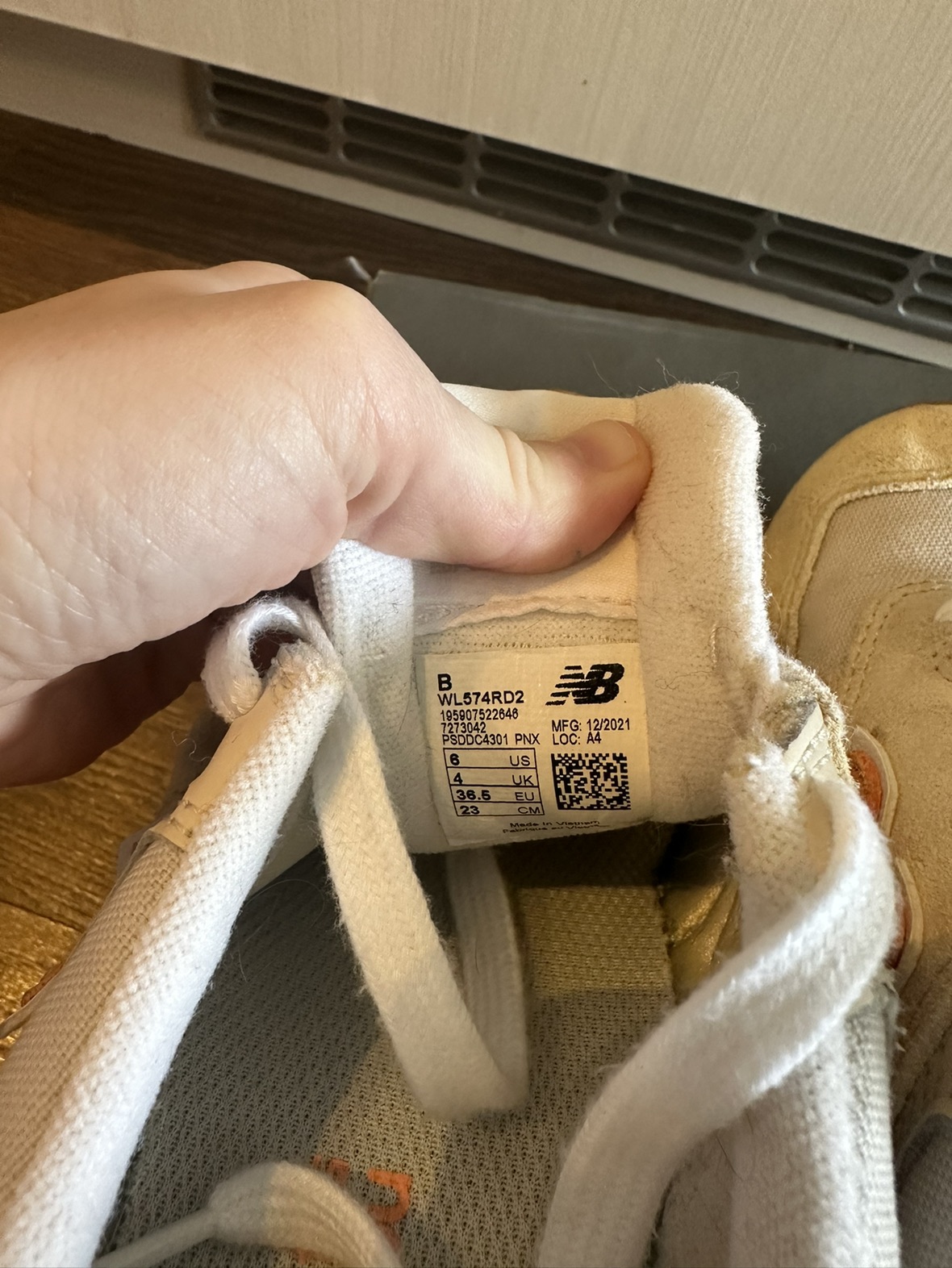New Balance 547 Sneakers - Size 6 - photo 5